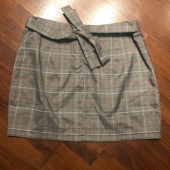 Plaid Bow Over Kleshas Mini Skirt. Size LG. - Picture 2 of 12